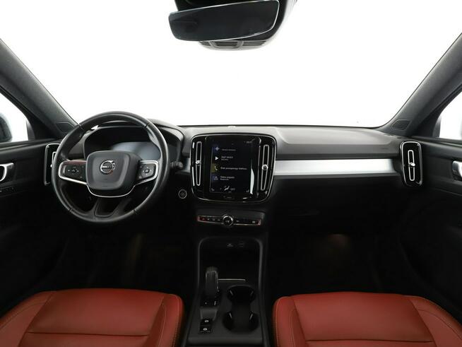 Volvo XC 40 Momentum Pro T3 automat skóra navi kamera hak grzane fotele tempomat L