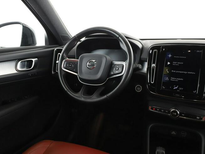 Volvo XC 40 Momentum Pro T3 automat skóra navi kamera hak grzane fotele tempomat L