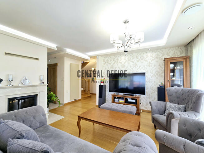 Dom Rzeszów, Dworzysko