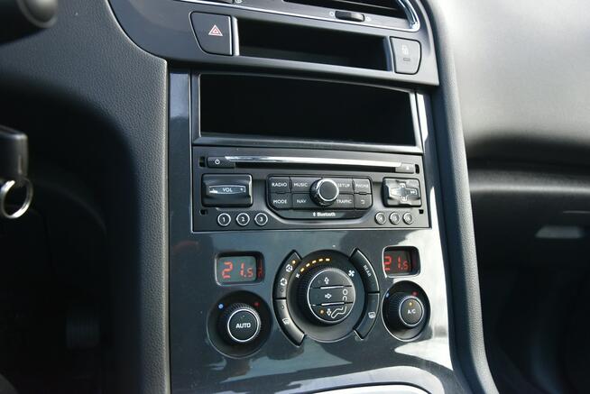 Peugeot 5008 2.0HDi 150KM Manual 2015r. Salon 7os. Panorama TEMPOMAT Navi HAK