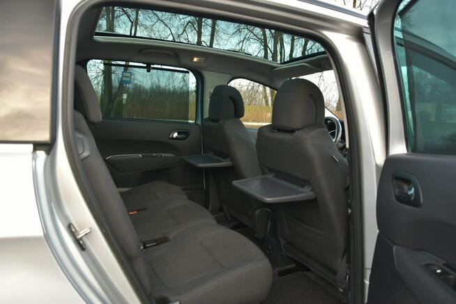 Peugeot 5008 2.0HDi 150KM Manual 2015r. Salon 7os. Panorama TEMPOMAT Navi HAK