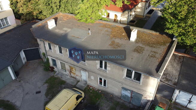 Piętrowy budynek do remontu w Centrum