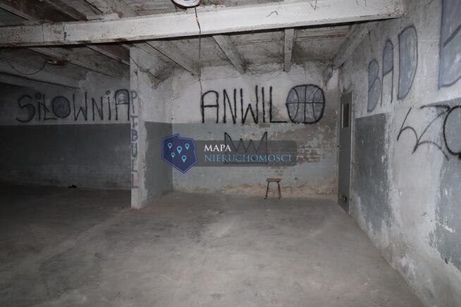 Piętrowy budynek do remontu w Centrum