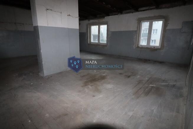 Piętrowy budynek do remontu w Centrum