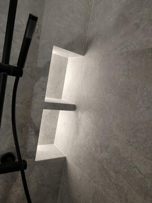 Fliziarz glazurnik oferuje swoje usługi wykończenia wnętrz