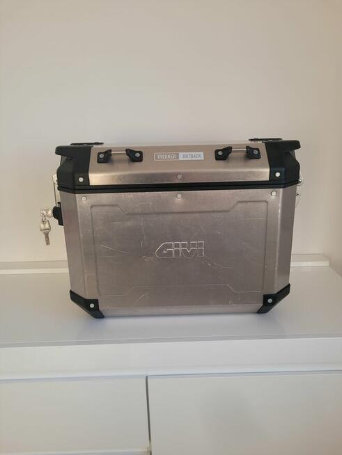 Sprzedam kufer givi trekker qutback prawy