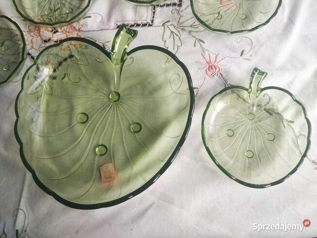 Miska, owocarka. Liść . Do deserów. Owoców. Słodyczy.