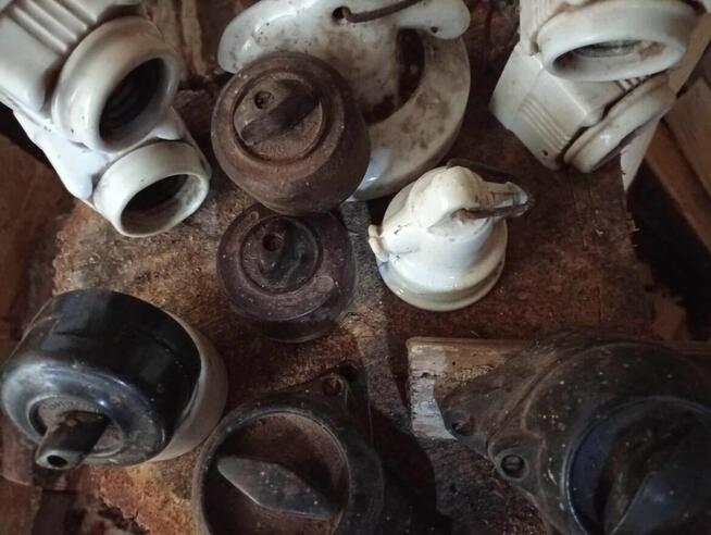 Poniemieckie elektryczne przełączniki, oprawki porcelanowe