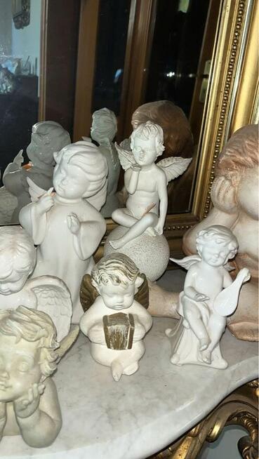 Figurka Mikołaja z pieskiem.