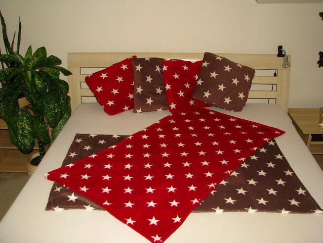 Dekoracyjne pluszowe poszewki 45x45 gwiazdki 6 szt + kocyki