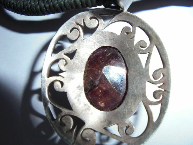Rubin w oprawie srebrnej zawieszka