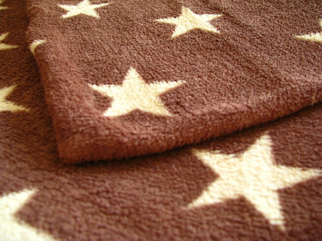 Dekoracyjne pluszowe poszewki 45x45 gwiazdki 6 szt + kocyki