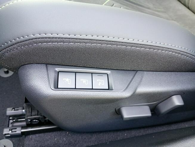 Peugeot 2008 GT Hybrid 145km AT8 / Navi/ Felgi 18cali/ kamery 360/ tempomat ACC