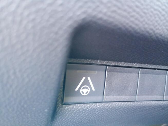 Peugeot 2008 GT Hybrid 145km AT8 / Navi/ Felgi 18cali/ kamery 360/ tempomat ACC