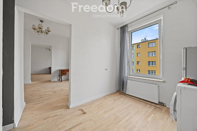 Na sprzedaż jasne mieszkanie w kamienicy – centrum