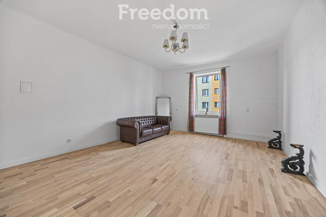 Na sprzedaż jasne mieszkanie w kamienicy – centrum