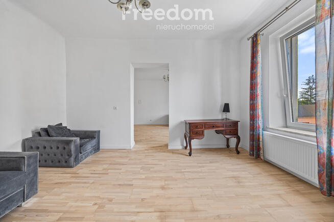 Na sprzedaż jasne mieszkanie w kamienicy – centrum