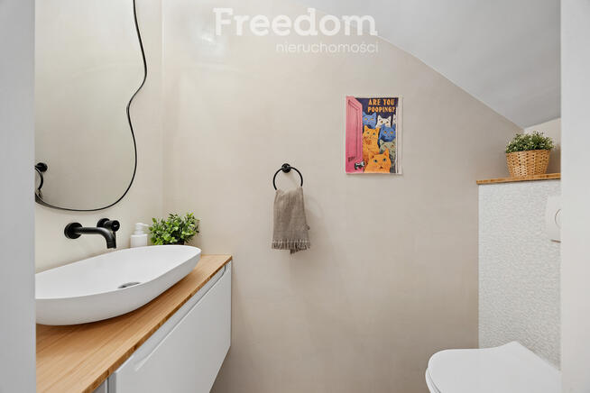 Nowoczesny segment z ogrodem i dużym poddaszem