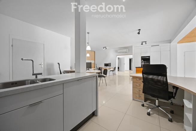 Hala produkcyjna z parkiem maszynowym – Zielonka