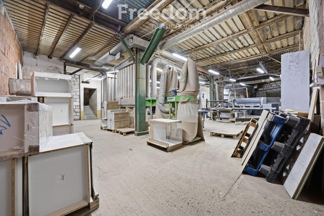 Hala produkcyjna z parkiem maszynowym – Zielonka