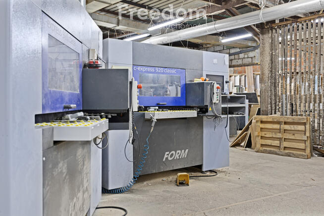 Hala produkcyjna z parkiem maszynowym – Zielonka