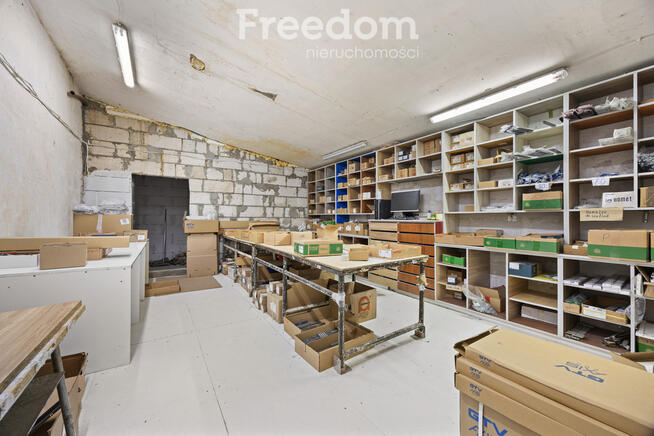 Hala produkcyjna z parkiem maszynowym – Zielonka