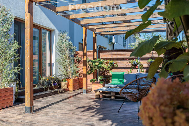 Segment skrajny na sprzedaż – z dużym ogrodem.