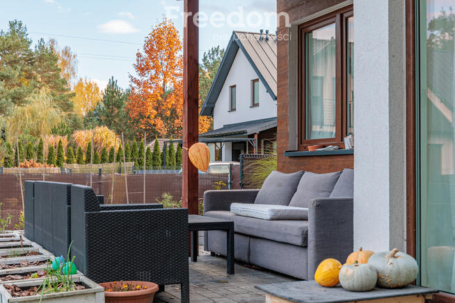 Nowoczesny dom przy lesie