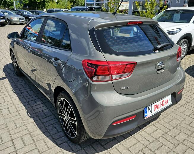 Kia Rio model 2018, grzana kierownica i fotele, asystent pasa, radar