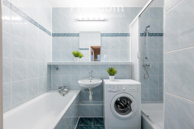 Przestronne 2 pokoje z balkonem i osobną kuchnią