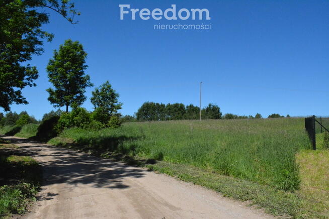 Działka z wydanymi warunkami zabudowy.