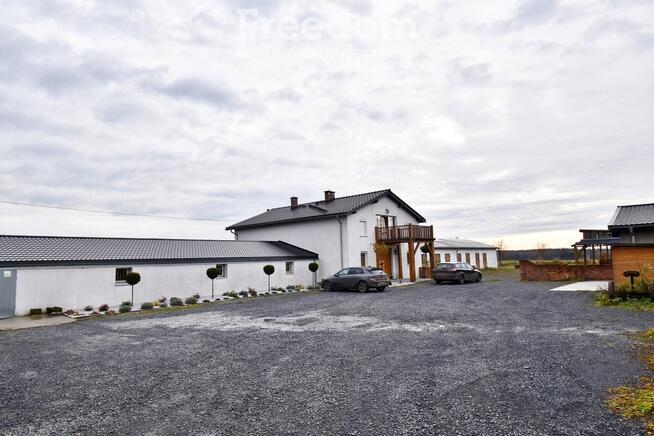 Posiadłość z domem 200 m² i stajnią na 2,4 ha