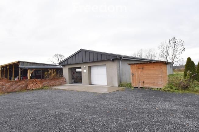 Posiadłość z domem 200 m² i stajnią na 2,4 ha