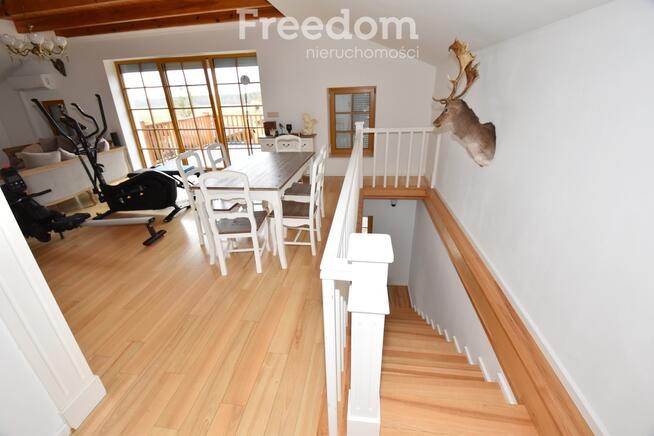 Posiadłość z domem 200 m² i stajnią na 2,4 ha