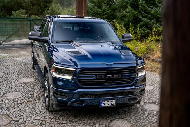 RAM 1500 Crew Cab Sport / 5.7 V8 Hemi / 390KM / Bogata opcja / 4x4 / 2020