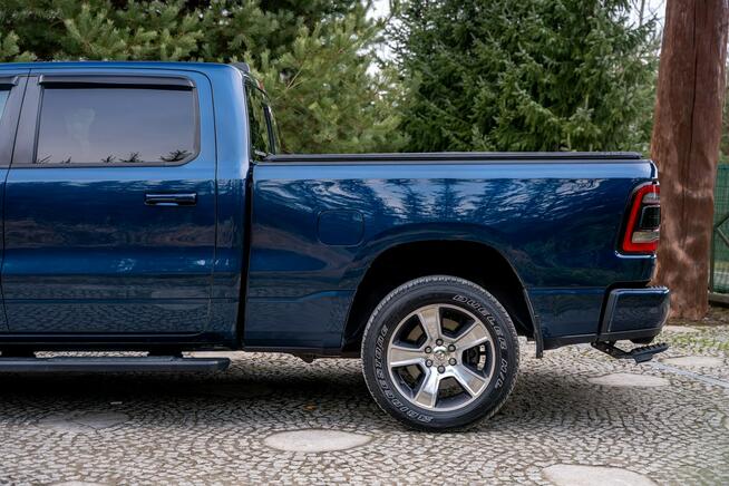 RAM 1500 Crew Cab Sport / 5.7 V8 Hemi / 390KM / Bogata opcja / 4x4 / 2020