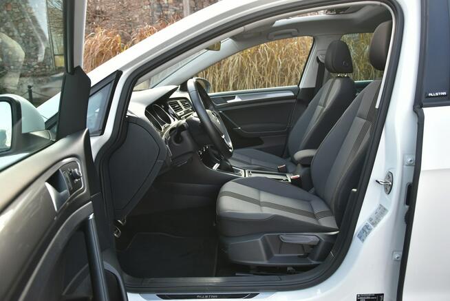 Volkswagen Golf Allstar 1.4TSi 125KM Manual 2017r. Panorama NAVi TEMPOMAT 2xPDC Climat