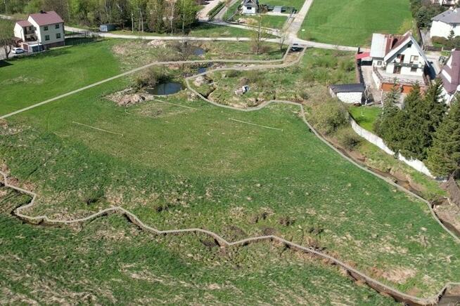 Duża działka budowlana z pozwoleniem na budowę .
