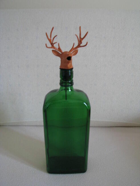 Dekoracyjny dozownik, aerator, nalewak do butelek – jeleń