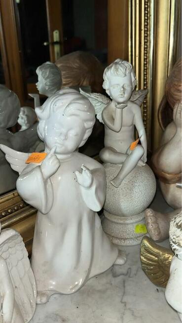 Figurka Mikołaja z pieskiem.