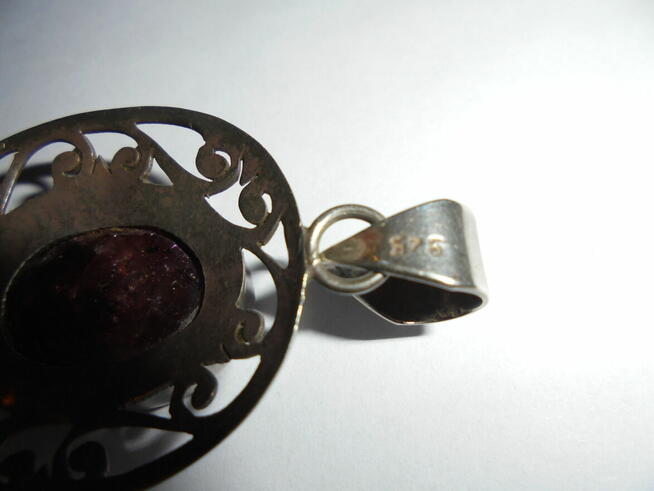 Rubin w oprawie srebrnej zawieszka