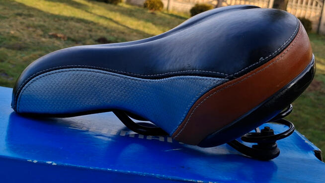 Siodło siodełko rowerowe z amortyzacją.