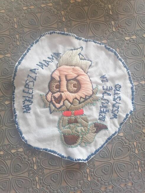 Robione na zamówienie haft z postaciami z różnych bajek.