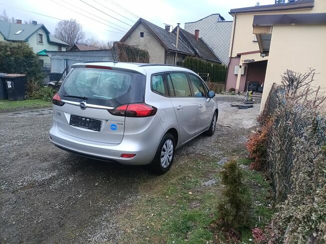 Opel Zafira c 2015