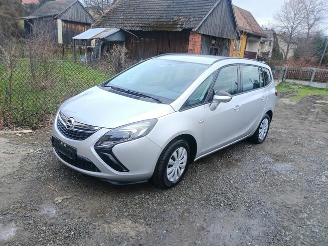 Opel Zafira c 2015