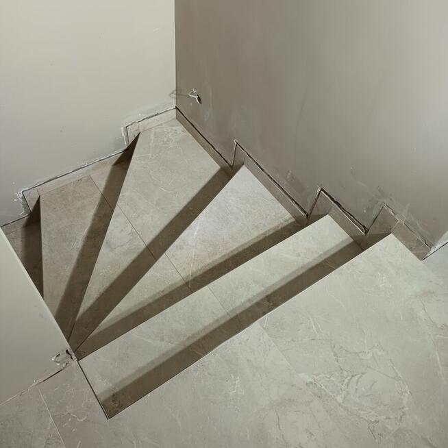 Kafelkarz wykończenia pod klucz.