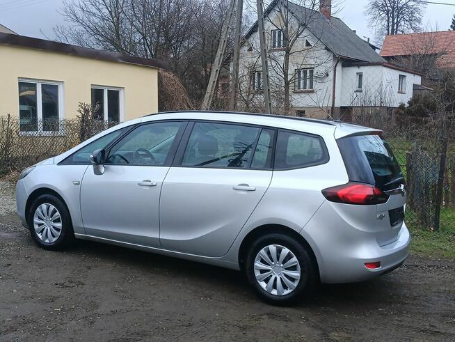 Opel Zafira c 2015