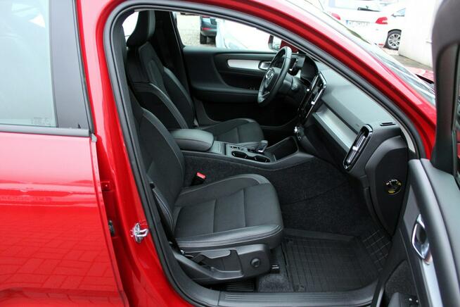 Volvo XC 40 Momentum T3 163KM Automat Kamera El.Klapa Nawigacja LED CarPlay