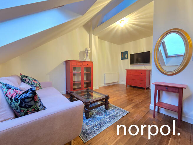 Jasne dwupoziomowe mieszkanie z windą, po remoncie – Grzegórzecka