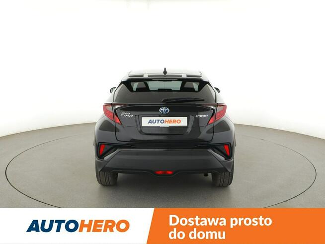 Toyota C-HR HEV klima auto navi grzane fotele kamera i czujniki parkowania